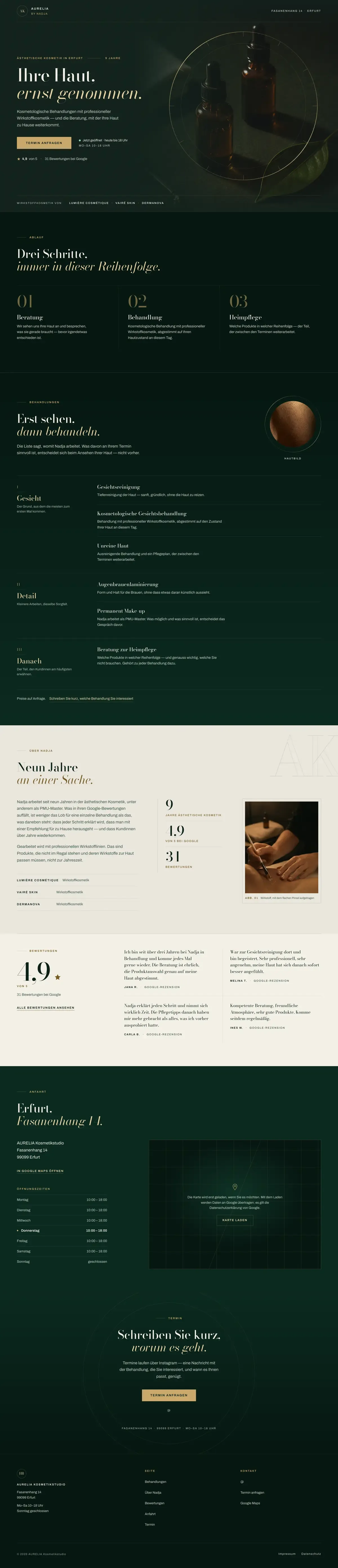 The whole Aurelia homepage as one continuous scroll, from the dark bottle-green hero through Behandlungen, the warm-paper Über Nadja and Bewertungen bands, to Anfahrt.