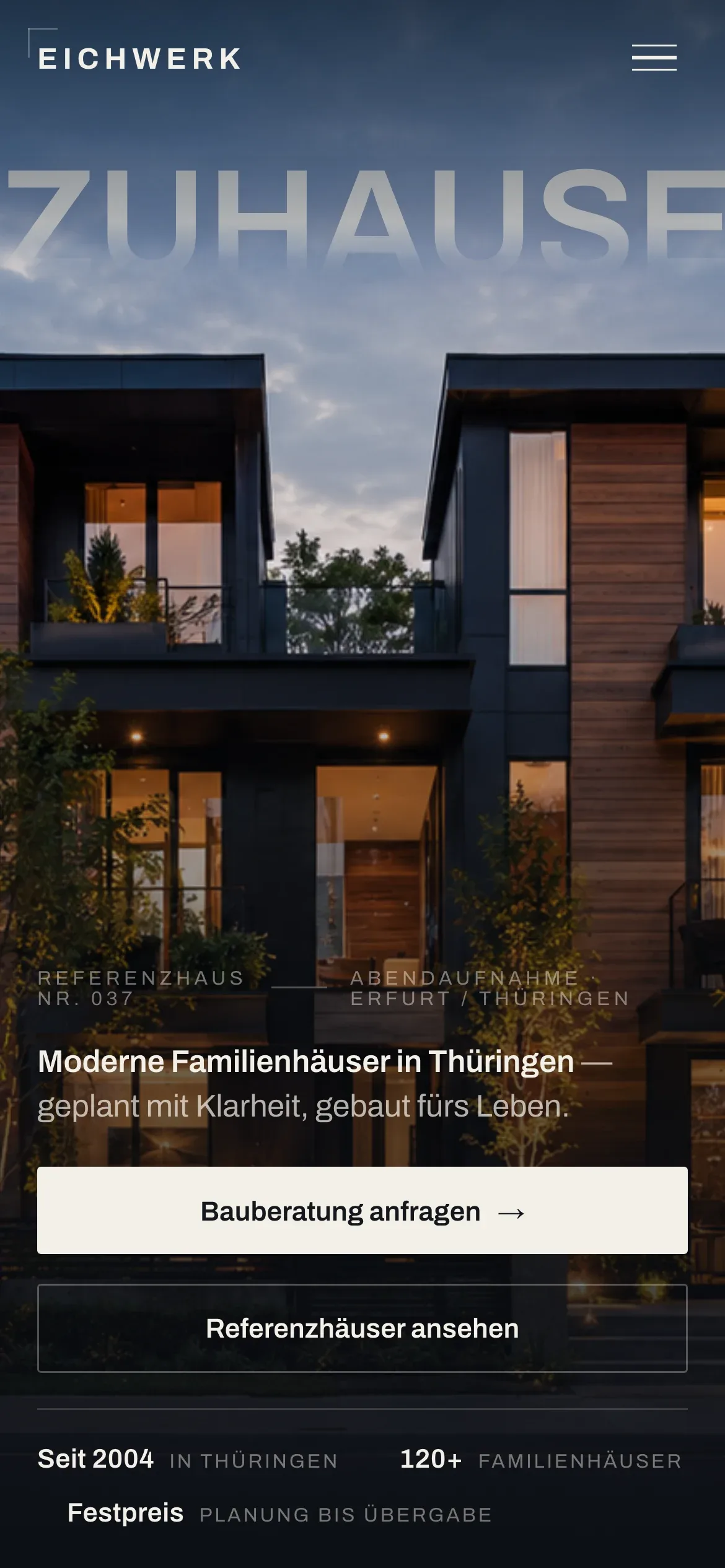 The EICHWERK concept on a phone — the mobile masthead: the EICHWERK wordmark, the large ‘ZUHAUSE’ type and a headline over a blue-hour home, with the primary call-to-action button.